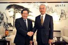 The ITER Director-General and the Vice President of the Chinese People's Political Consultative Conference and Minister of MOST (Ministry of Science and Technology), Mr. Wan Gang. (Click to view larger version...)